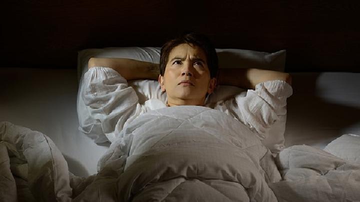 老人经常失眠怎么办？不妨试试7种催眠食物