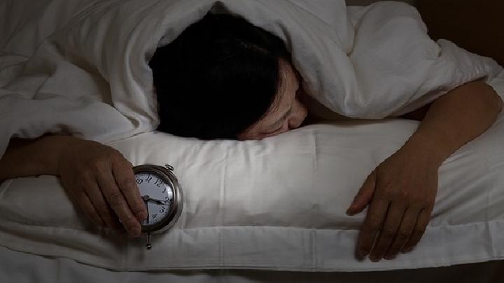 如何让自己快速入睡？治疗失眠的自我疗法！
