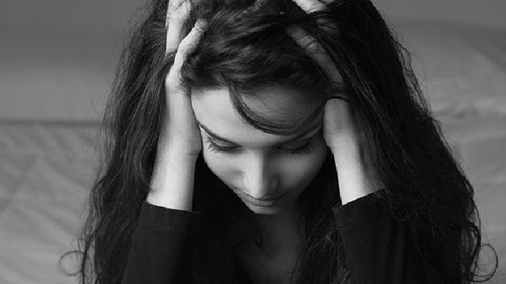 为什么抑郁症容易找上女性？主要与这3大因素有关！