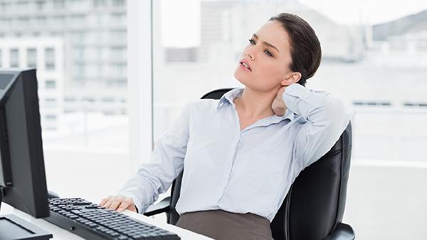 女性颈部淋巴结节肿大挂什么科