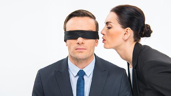 男性视力模糊是什么原因。