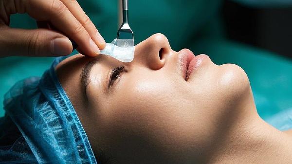 为什么隆鼻以后鼻孔会不对称