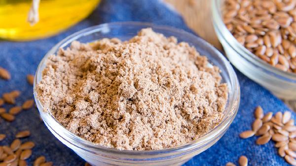 额头上长了很多小疙瘩怎么办