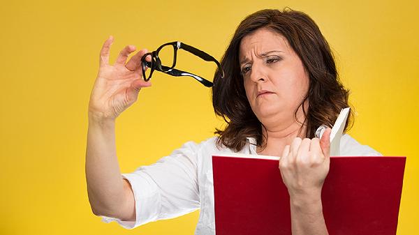 近视眼镜看边缘变形怎么回事