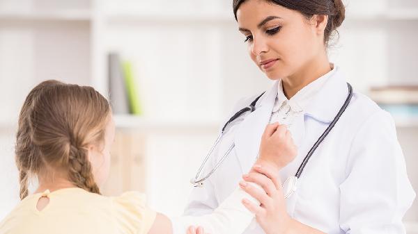 孩子右手桡骨骨折多久能写字