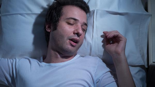 磨牙上有黑色的线