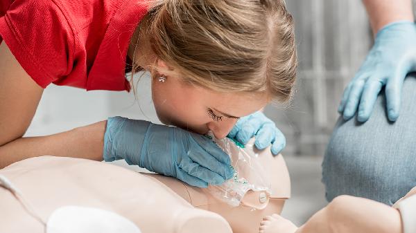 昏迷前出现的症状提示什么疾病