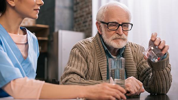 如何护理眩晕老人 盘点老人眩晕的四个护理方法
