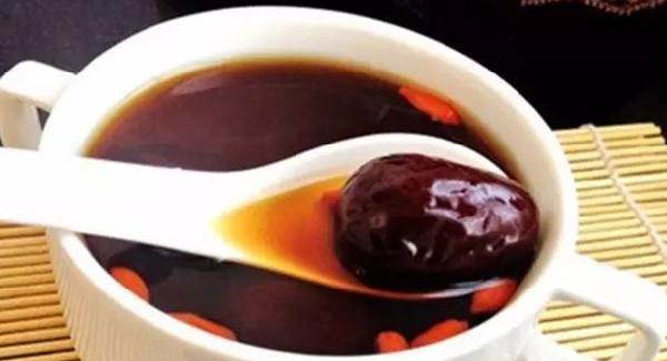 低血糖喝红糖水还是白糖水好