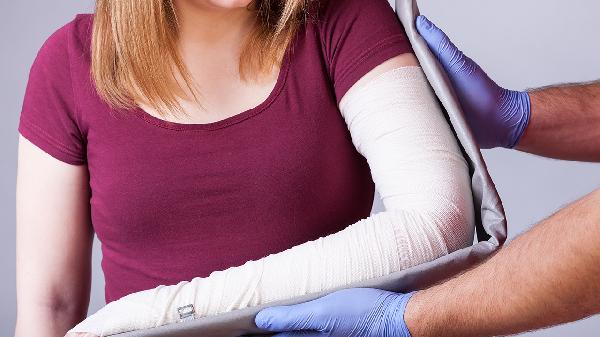 骨裂后怎样恢复得快 做好四点促进骨裂后恢复