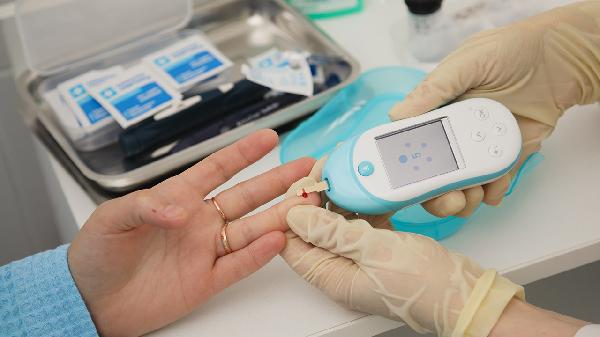 怎么使用胰岛素治疗1型糖尿病  1型糖尿病的并发症