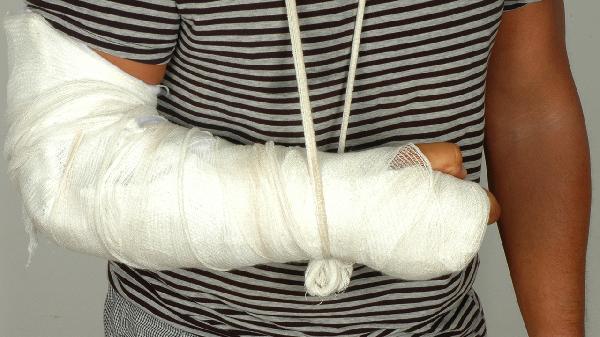 造成二次骨折的原因有哪些 二次骨折的症状都有哪些