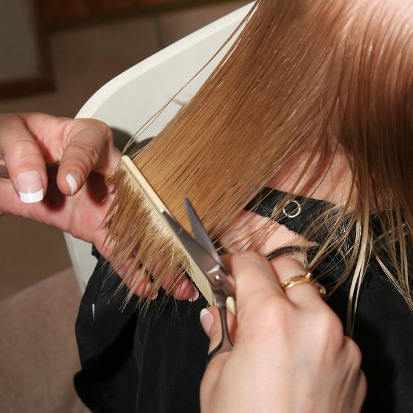 前额脱发原因及治疗方法是什么 引起前额脱发的两种常见原因