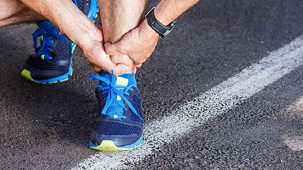 痛风发作不是悄无声息 睡觉时若有3种表现 暗示你痛风已来扰