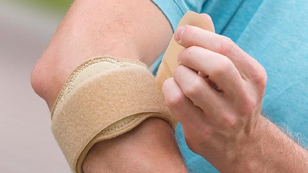 胳膊肘起一堆小疙瘩痒怎么回事