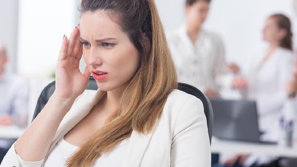 起床眩晕天旋地转作呕怎么回事