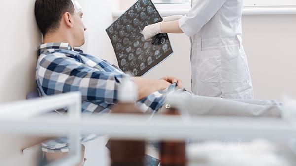 脑溢血的开裂手术是不是越久越危险