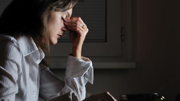 医生发现：能加重肝硬化的行为 不是熬夜 而是频繁的去做这4事