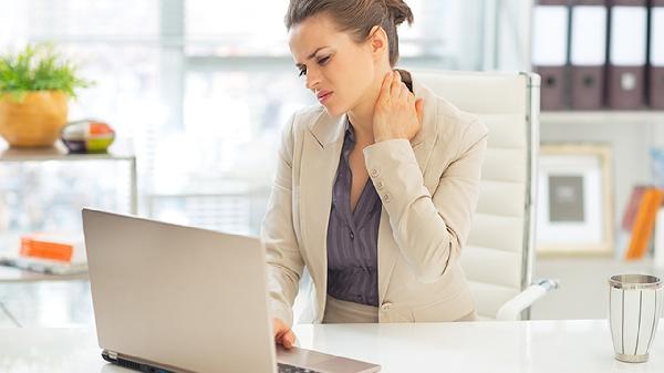 颈椎压迫神经右手麻木怎么办