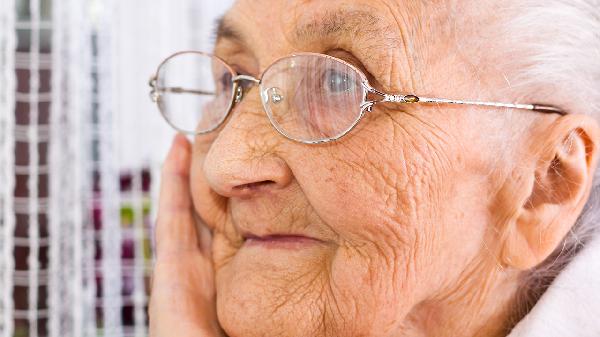 老年抑郁症能不能治愈 多方法结合让老人远离抑郁症