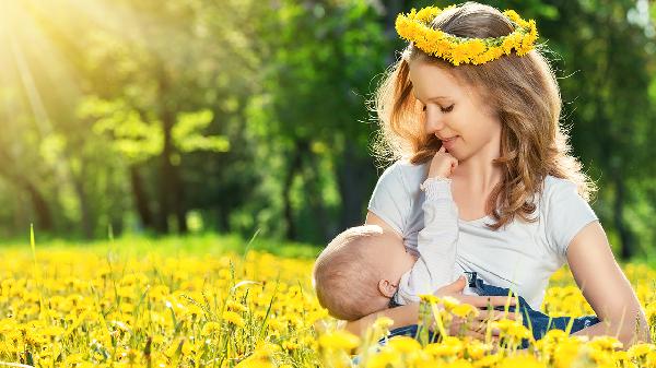 婴儿5个月吃母乳放屁臭的原因