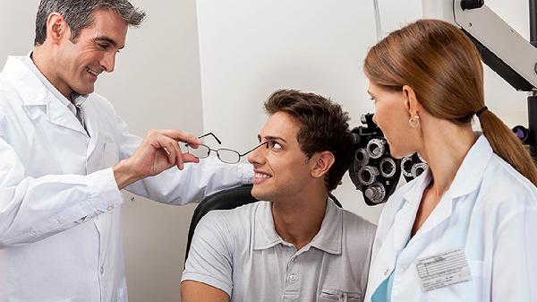 黑科技晶体近视手术有后遗症