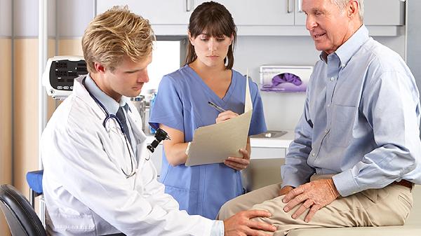 老年人腿脚浮肿是什么原因