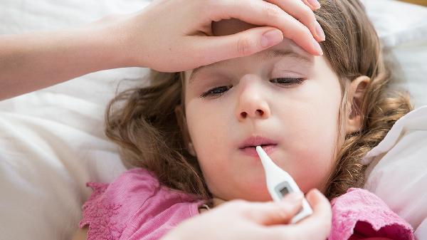 宝宝嘴巴溃疡还发烧怎么办