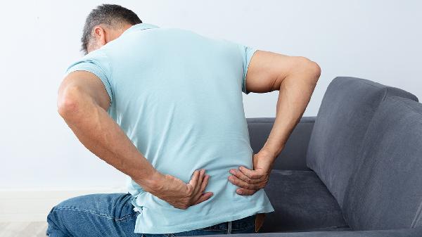 背十字架可以治驼背吗