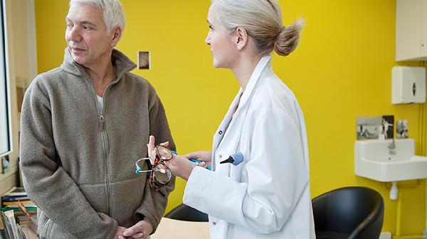 老人摔到头部多久是危险期