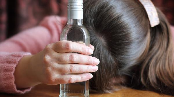 疝气微创手术多久可以喝酒