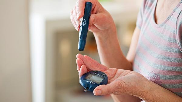医生叮嘱糖尿病患者：出现这4种情况 要马上检查 不要不当回事