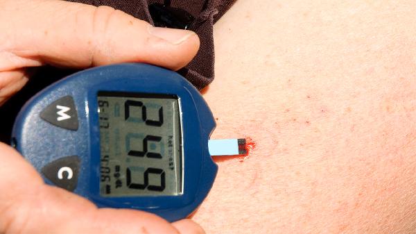 越来越多的人糖尿病去世 医生含泪苦劝:这3件事 再爱也要戒掉