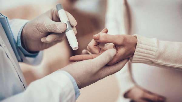 糖尿病人夜里睡觉出汗是什么原因